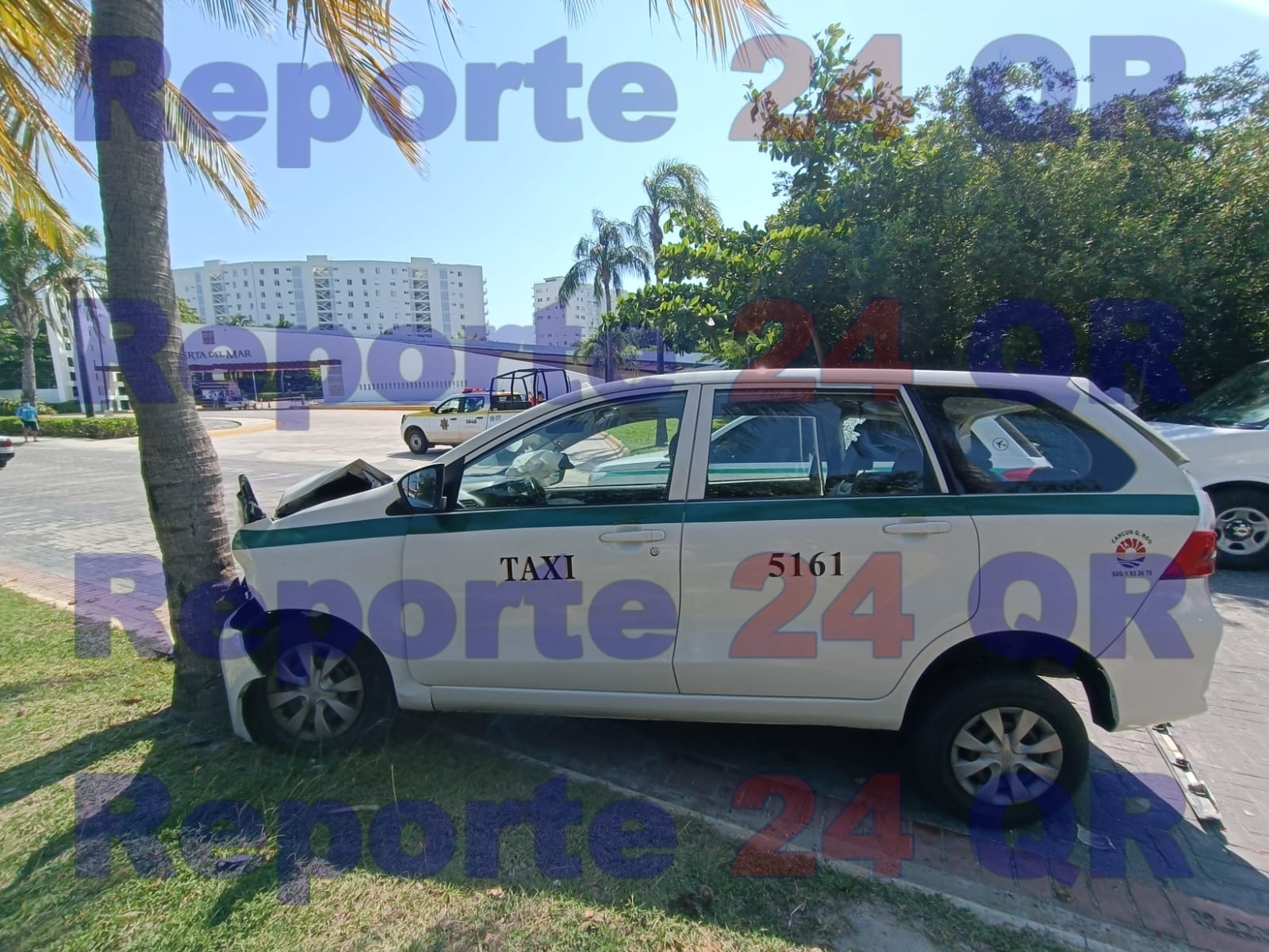 Camión de Autocar chocará por alcance a un taxi donde dos mujeres turistas resultaron lesionadas