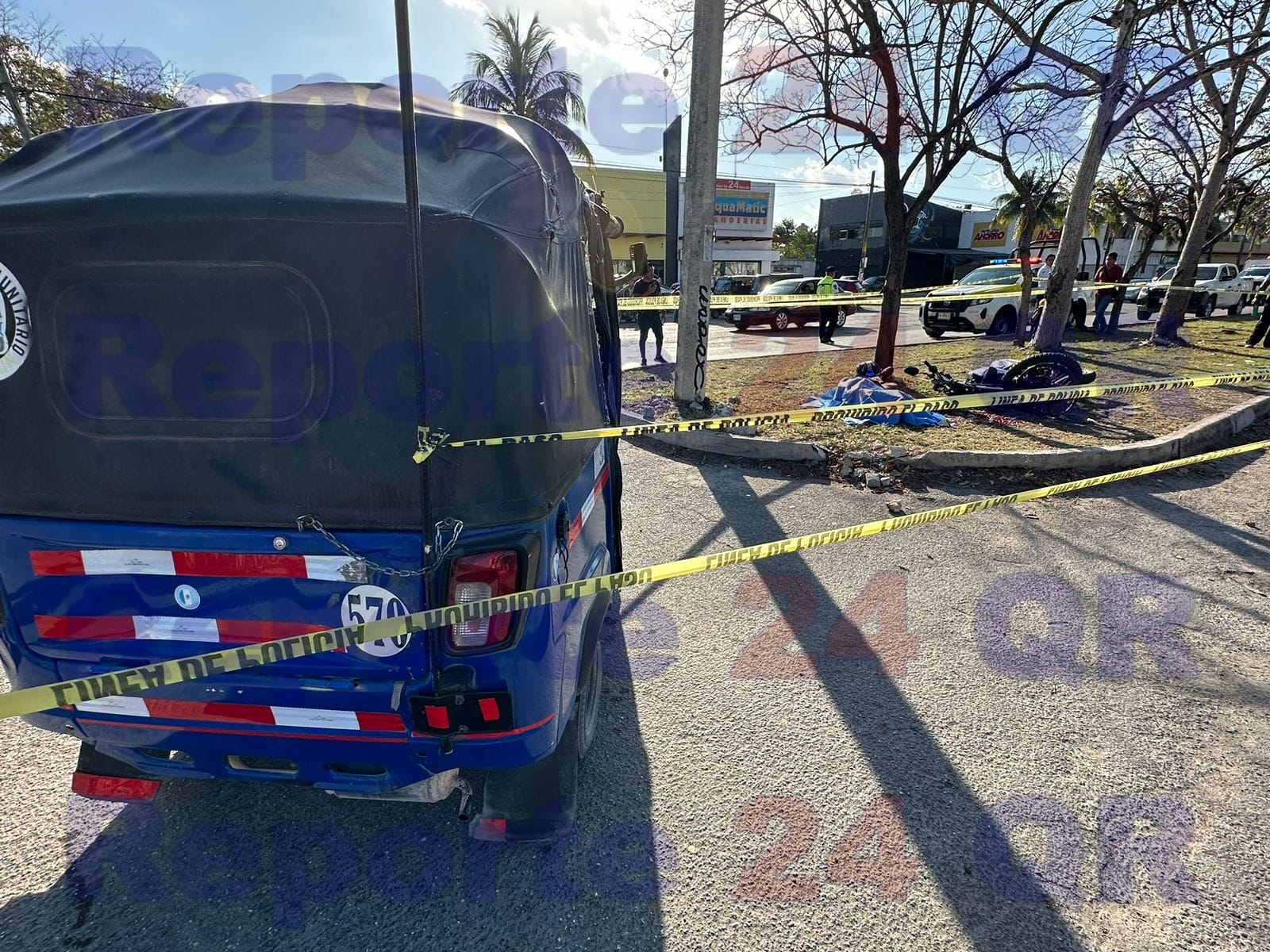 Mototaxista pierde la vida al impactarse con un poste en la avenida Kabah