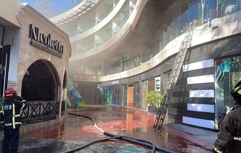 Se incendia un restaurante en Playa del Carmen